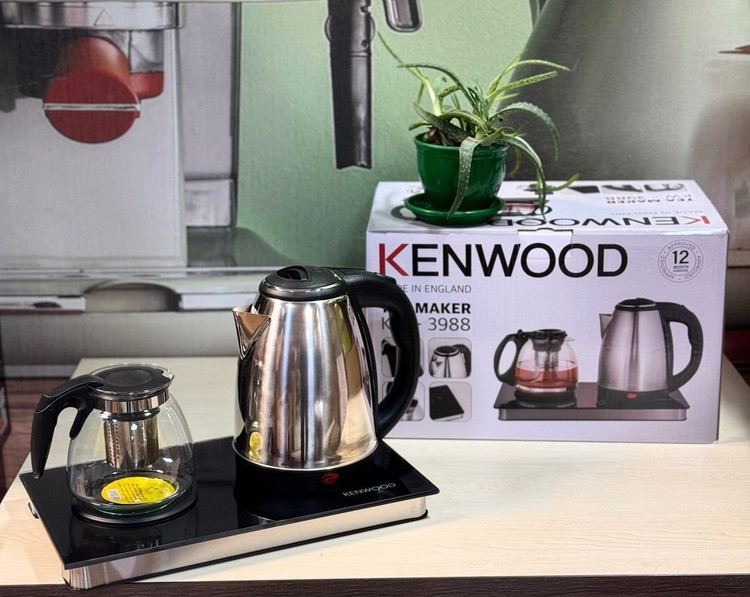 چای ساز کنارهمی کنوود برند: KENWOOD مدل کنارهمی مجهز به صفحه شیشه ای با کیفیت جنس بدنه کتری استیل ضد زنگ ظرفیت کتری 2.0 لیتر توان مصرفی: 2000 وات امکان چرخش 360 درجه جنس قوری پیرکس ظرفیت قوری 1.0 لیتر مجهز به سیستم قطع کن اتوماتیک دارای فیلتر تفاله گیر از جنس استیل ضد زنگ دارای پایه ضد لغزش
